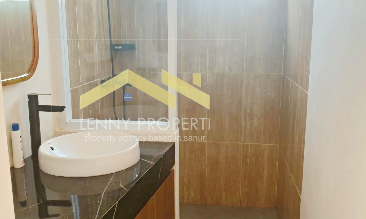 1000574476