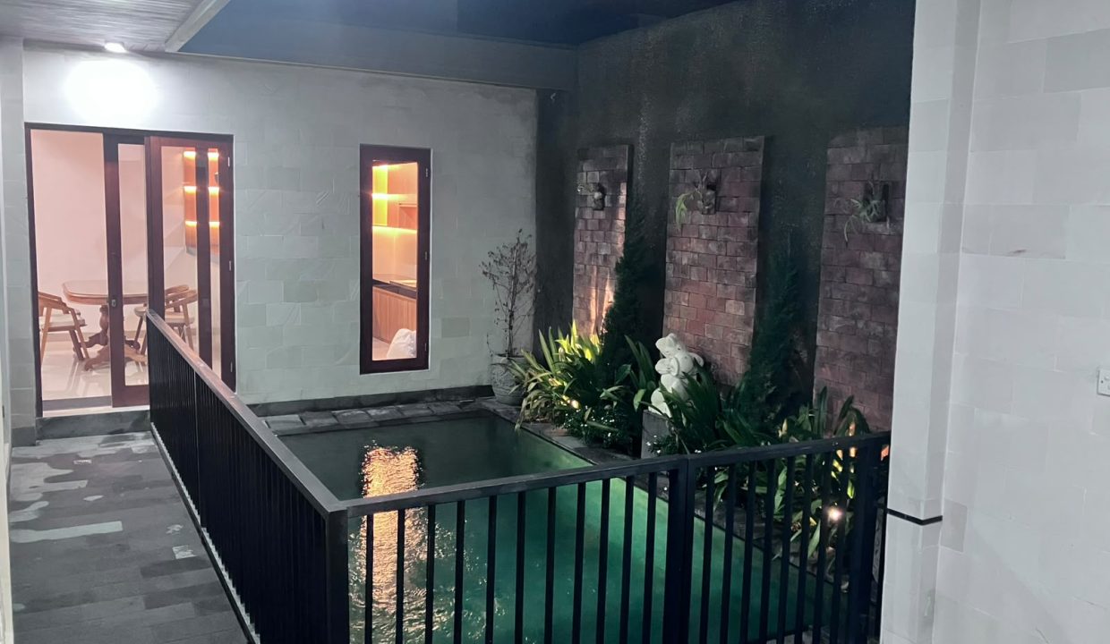 1000604679