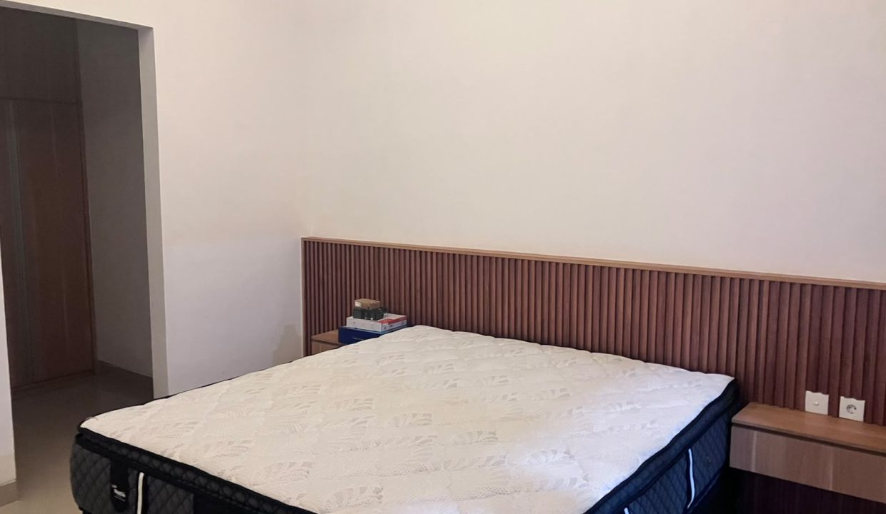 1000604680
